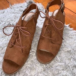 light brown/ tan open toe booties